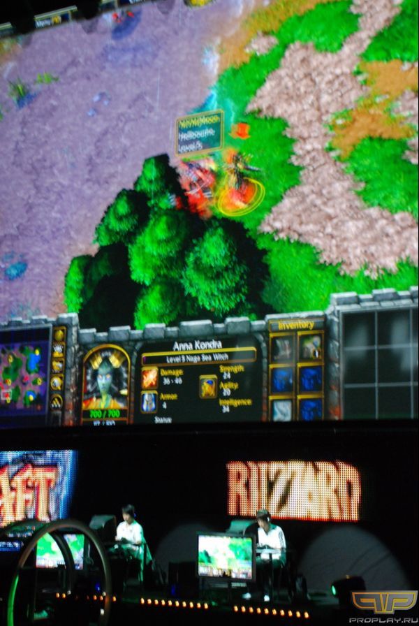 ������ ������ ~ 25x10 �. ��� ����� ����� ����� Moon � Sky